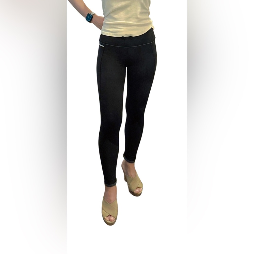 Patagonia Women’s Peak Mission Tights. Smoke and Pet free home. NWT. Medium